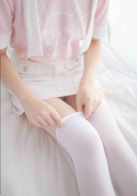两位女王圣水调教小刚