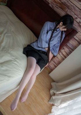 《年轻的老师》在线观看完整版