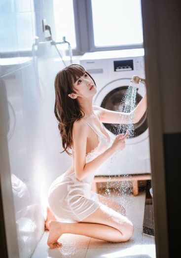 图书馆里的女友