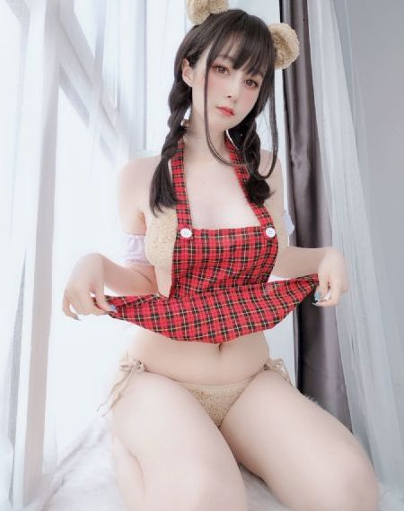 揉着我的奶从后面进去视频